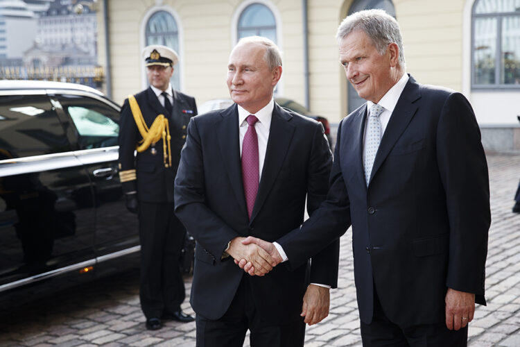 Presidentti Sauli Niinistö vastaanotti Venäjän presidentti Vladimir Putinin työvierailulle Suomeen. Kuva: Roni Rekomaa/Tasavallan presidentin kanslia