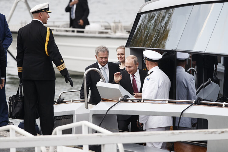 President Niinistö and president Putin on deck of Kultaranta VIII yacht. Photo: Roni Rekomaa/Office of the President of the Republic of Finland