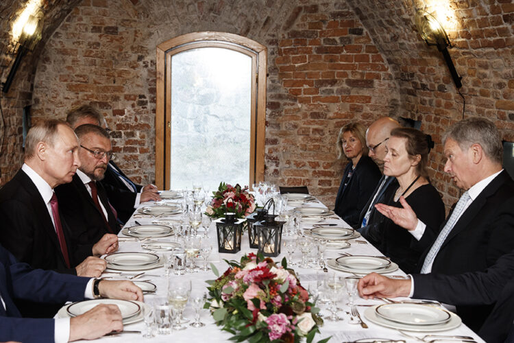 President Niinistö and President Putin's discussions over dinner at Suomenlinna. Photo: Roni Rekomaa/Office of the President of the Republic of Finland