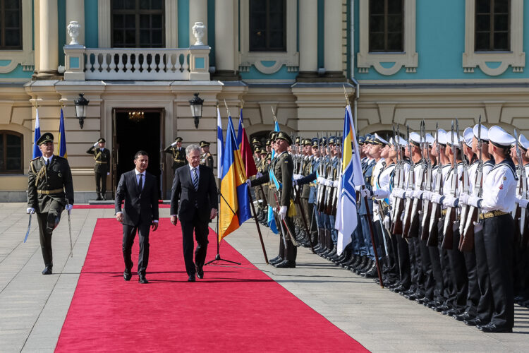 Vastaanottoseremoniat Mariinski-palatsin pihalla. Kuva: Riikka Hietajärvi/Tasavallan presidentin kanslia