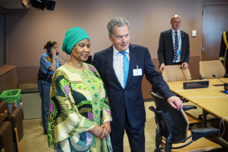 Presidentti Niinistö tapasi UN Womenin pääjohtaja Phumzile Mlambo-Ngcukan New Yorkissa. Keskustelua mm. naisten ja tyttöjen oikeuksista. Kuva: Jouni Mölsä/Tasavallan presidentin kanslia