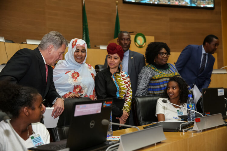 Presidentti Sauli Niinistö osallistui HeForShe-tasa-arvoliikkeen tilaisuuteen yhdessä Afrikan unionin komission puheenjohtajan Moussa Faki Mahamatin, Etiopian pääministeri Abiy Ahmedin ja YK:n tasa-arvojärjestö UN Womenin pääjohtaja Phumzile Mlambo-Ngcukan kanssa. Kuva: Juhani Kandell/Tasavallan presidentin kanslia