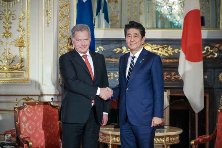 Presidentti Sauli Niinistö tapasi Japanin pääministerin Shinzo Aben Tokiossa maanantaina 21. lokakuuta 2019. Kuva: Markus Kokko/Suomen Tokion-suurlähetystö