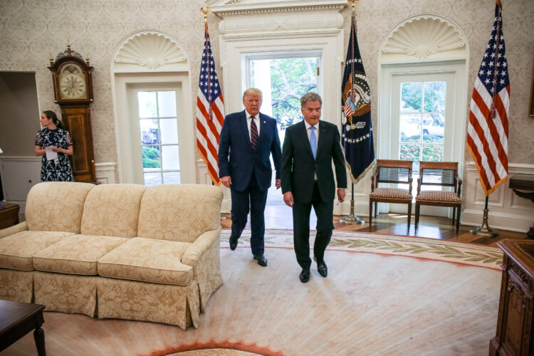 Presidentti Niinistön ja presidentti Trumpin kahdenväliset keskustelut työhuoneessa. Kuva: Matti Porre/Tasavallan presidentin kanslia