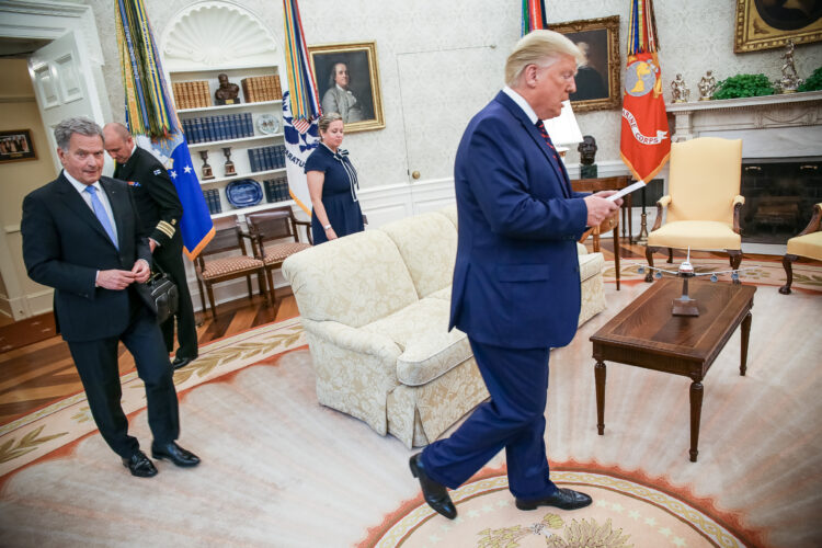 Bilateral discussions between President Niinistö and President Trump in the Oval Office. 
Photo: Matti Porre/Office of the President of the Republic of Finland 