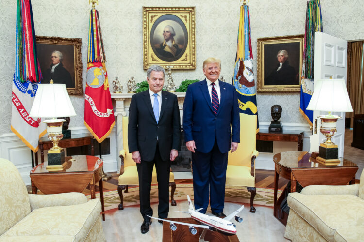 Presidentti Niinistön ja presidentti Trumpin kahdenväliset keskustelut työhuoneessa. Kuva: Matti Porre/Tasavallan presidentin kanslia