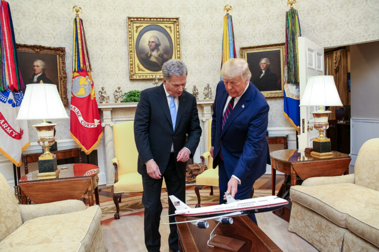 Bilateral discussions between President Niinistö and President Trump in the Oval Office. 
Photo: Matti Porre/Office of the President of the Republic of Finland 