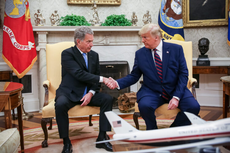 Bilateral discussions between President Niinistö and President Trump in the Oval Office. 
Photo: Matti Porre/Office of the President of the Republic of Finland 