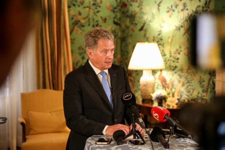 Presidentti Niinistö tapasi suomalaista mediaa Blair Housessa. 