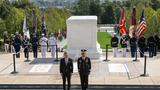 President Sauli Niinistö lays a wreath at the Tomb of the Unknown Soldier at Arlington National Cemetery on 1 October 2019. Photo: Matti Porre/Office of the President of the Republic of Finland