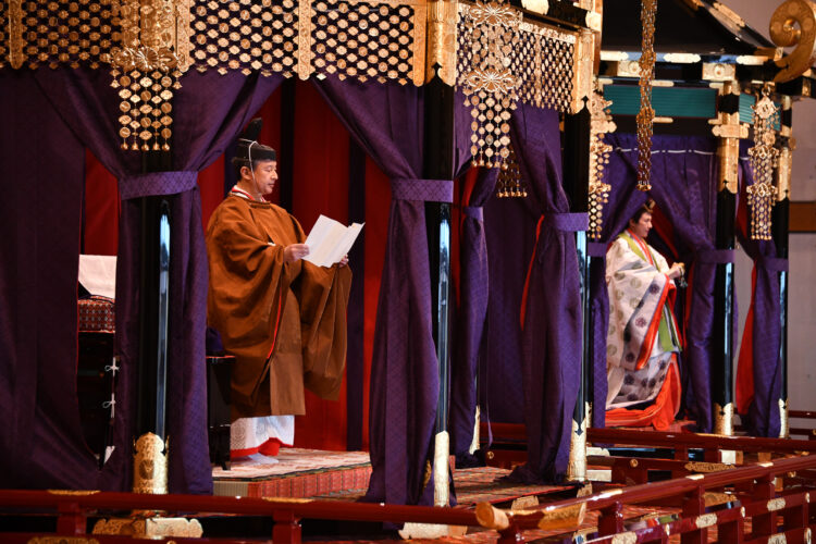 Keisari Naruhito ja keisarinna Masako kruunajaisissa. Kuva: Secretariat for the Ceremonies of Imperial Succession
