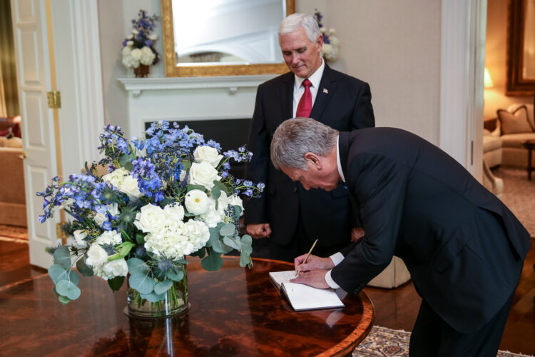 Frukostmöte med Förenta staternas vicepresident Mike Pence. Foto: Matti Porre/Republikens presidents kansli
