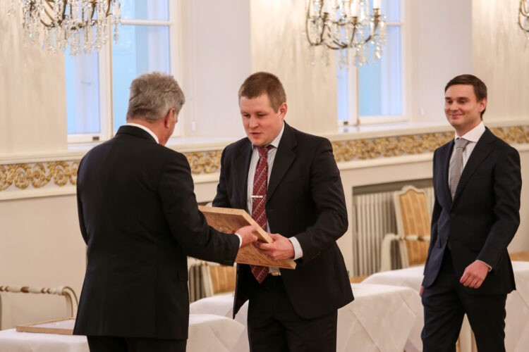 Tasavallan presidentti Sauli Niinistö jakoi vuoden 2019 kansainvälistymispalkinnot perjantaina 29. marraskuuta Presidentinlinnassa. Palkinnon saivat Smartly.io Solutions, Keitele Forest ja Cursor Oy. Kuva: Matti Porre/Tasavallan presidentin kanslia