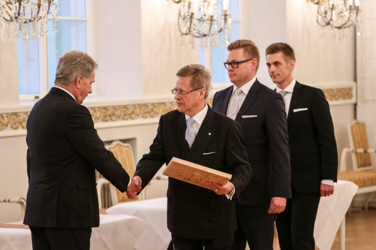 Tasavallan presidentti Sauli Niinistö jakoi vuoden 2019 kansainvälistymispalkinnot perjantaina 29. marraskuuta Presidentinlinnassa. Palkinnon saivat Smartly.io Solutions, Keitele Forest ja Cursor Oy. Kuva: Matti Porre/Tasavallan presidentin kanslia