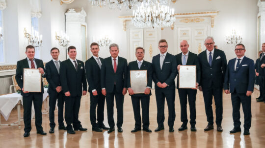 Tasavallan presidentti Sauli Niinistö jakoi vuoden 2019 kansainvälistymispalkinnot perjantaina 29. marraskuuta Presidentinlinnassa. Palkinnon saivat Smartly.io Solutions, Keitele Forest ja Cursor Oy. Kuva: Matti Porre/Tasavallan presidentin kanslia