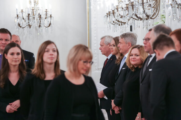 Tehtävänsä jättänyt pääministeri Antti Rinteen hallitus kävi jäähyväiskäynnillä Presidentinlinnassa 10. joulukuuta 2019. Kuva: Matti Porre/Tasavallan presidentin kanslia
