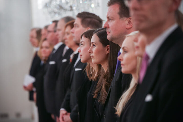 Tehtävänsä jättänyt pääministeri Antti Rinteen hallitus kävi jäähyväiskäynnillä Presidentinlinnassa 10. joulukuuta 2019. Kuva: Matti Porre/Tasavallan presidentin kanslia
