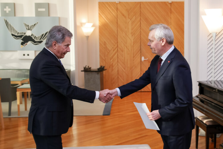 Prime Minister Antti Rinne submitted the resignation of the Government to President of the Republic Sauli Niinistö in Mäntyniemi on 3 December 2019. Photo: Matti Porre/Office of the President of the Republic of Finland
