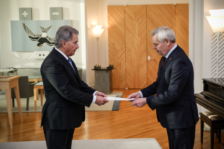 Statsminister Antti Rinne lämnade statsrådets avskedsbegäran till republikens president Sauli Niinistö den 3 december 2019 på Talludden. Foto: Matti Porre/Republikens presidents kansli
