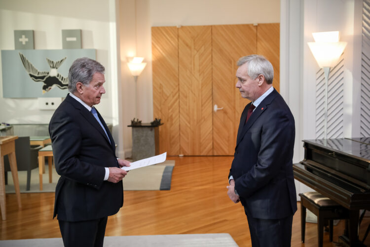 Prime Minister Antti Rinne submitted the resignation of the Government to President of the Republic Sauli Niinistö in Mäntyniemi on 3 December 2019. Photo: Matti Porre/Office of the President of the Republic of Finland