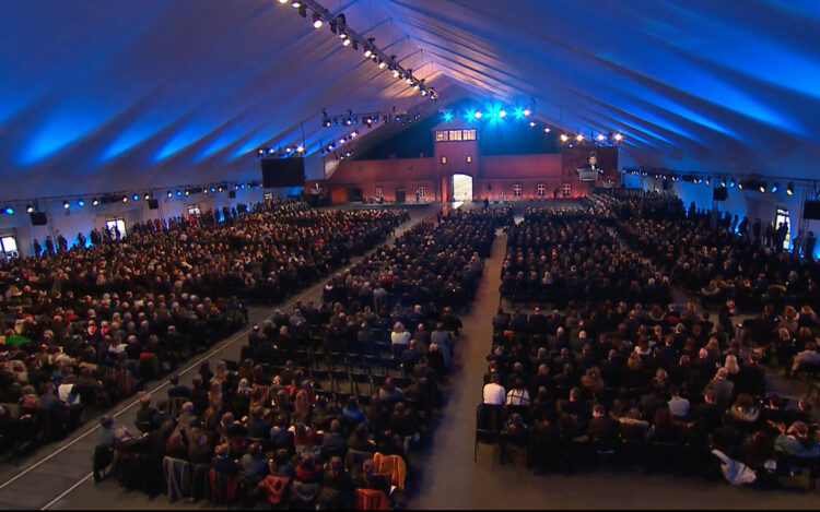 Muistotilaisuuteen osallistui valtionpäämiehiä yli 20 maasta. Kuva: Auschwitz Memorial webstream