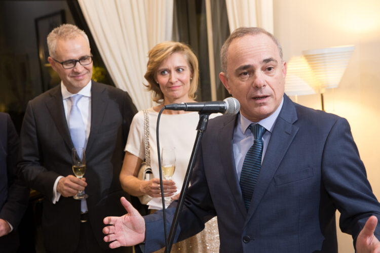 Israelin energiaministeri Yuval Steinitz Suomen ja Israelin välisten diplomaattisuhteiden 70-vuotisjuhlavuoden kunniaksi järjestetyllä vastaanotolla. Kuva: Yulia PhotoArt