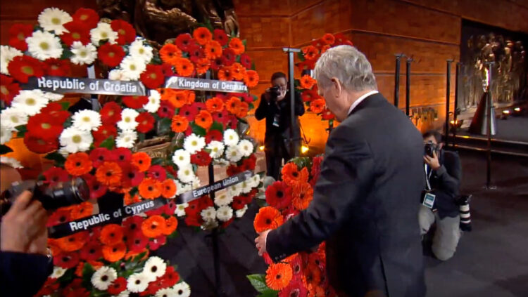 President Niinistö laid a wreath at the Monument to the Ghetto Heroes at Yad Vashem. Photo: Yad Vashem web stream