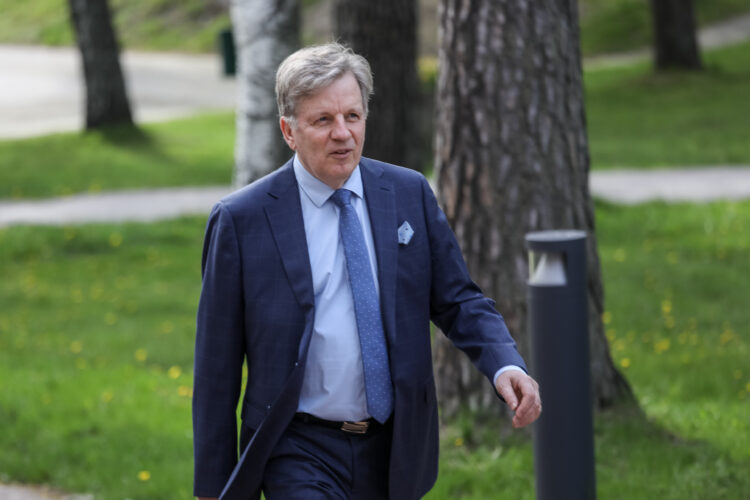 Esko Aho saapumassa Ylen Studiotalolle 24.5.2020. Kuva: Matti Porre/Tasavallan presidentin kanslia