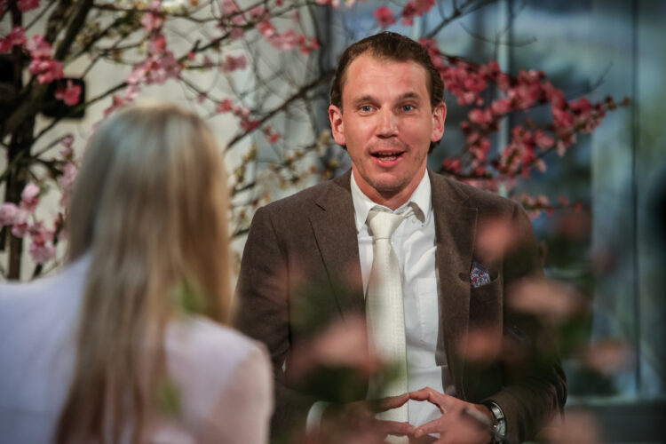 Juha Itkonen, författare och ordförande för konstrådet, under den tredje temadiskussionen. Foto: Matti Porre/Republikens presidents kansli