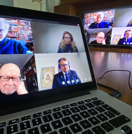 The discussion on world politics. From upper left: Professor Stephen Kotkin, Unit Director Sini Paukkunen,Minister Jaakko Iloniemi and the Chair of the working group, Professor Hiski Haukkala. Photo: Matti Porre/Office of the President of the Republic of Finland