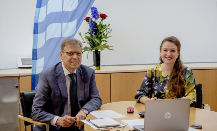 Lauri Lyly, borgmästare för Tammerfors stad, och Anna-Kaisa Ikonen, ordförande för stadsfullmäktige i Tammerfors. Foto: Tammerfors stad/Hanna Leppänen