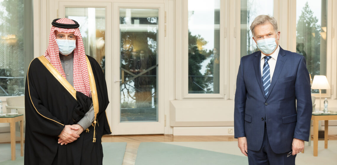 Presidentti Niinistö tapasi Saudi-Arabian ministeri Adel al-Jubeirin Mäntyniemessä. Kuva: Jon Norppa/Tasavallan presidentin kanslia