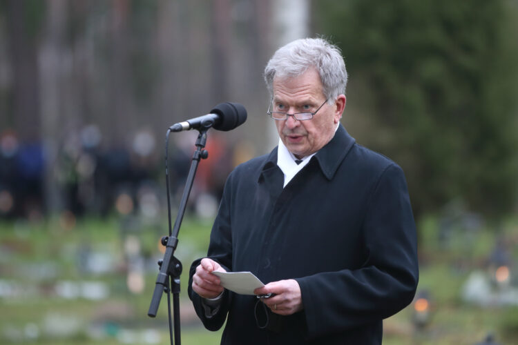 President Sauli Niinistö höll ett tal vid Mannerheimkorsets riddare Tuomas Gerdts begravning 28.11.2020. Bild: Juhani Kandell/Försvarsmakten