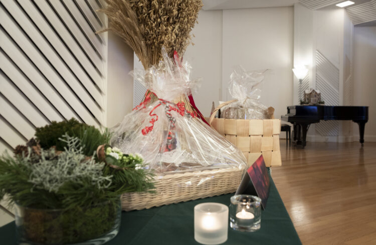 An oat sheaf, a vegetable basket and Karelian pasties in the Main Salon at Mäntyniemi. Photo: Jon Norppa/Office of the President of the Republic of Finland 
