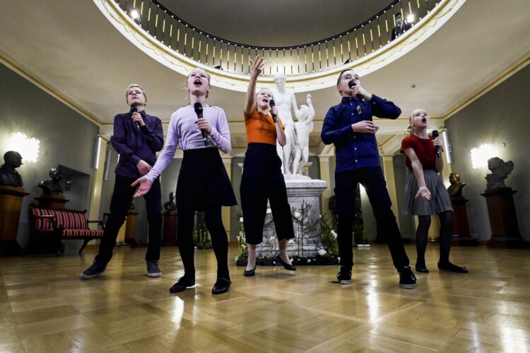 Biolapset performing in the Atrium of the Presidential Palace at the Independence Day celebration. Photo: Antti Nikkanen/Office of the President of the Republic