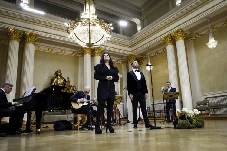 Diandra and Aarne Pelkonen performing in the Hall of State of the Presidential Palace at the Independence Day celebration. Photo: Emmi Korhonen/Office of the President of the Republic