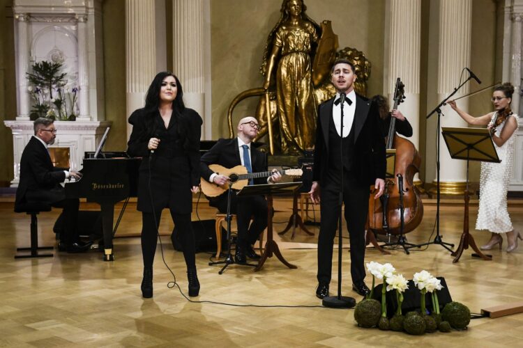 Diandra and Aarne Pelkonen performing in the Hall of State of the Presidential Palace at the Independence Day celebration. Photo: Emmi Korhonen/Office of the President of the Republic