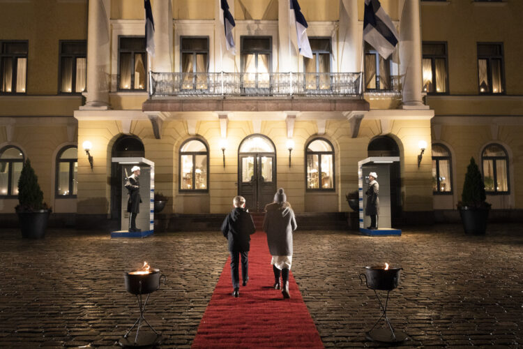 Children arriving at the Presidential Palace. Photo: Jon Norppa/Office of the President of the Republic