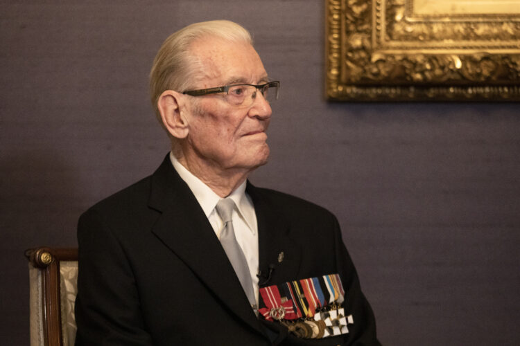 Before Independence Day, President Niinistö also met at the Presidential Palace General Jaakko Valtanen, who viewers have been accustomed in recent years to seeing as the first guest to arrive at the Hall of State. Photo: Jon Norppa/Office of the President of the Republic