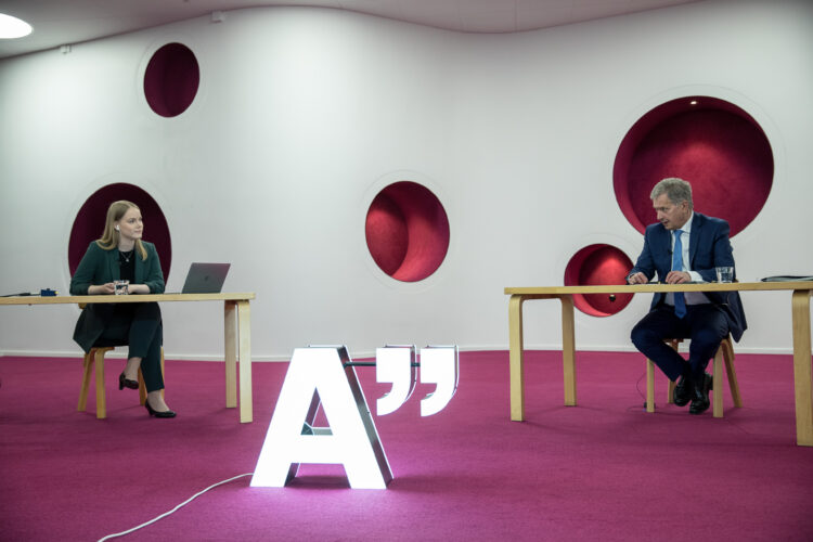 Den sista etappen under republikens presidents Gullrandarunda gick av stapeln vid Aalto-universitetet den 28 april 2021. Moderator för diskussionen var ekonomie magisterstuderande Elina Rauvala. Foto: Matti Porre/Republikens presidents kansli