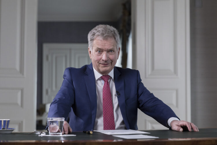 Republikens president Sauli Niinistö fortsatte Gullrandarundan den 26 april 2021 med diskussioner med studerande vid LUT-universitetet. Foto: Jon Norppa/Republikens presidents kansli