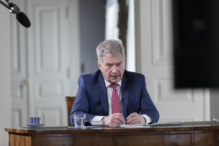 Republikens president Sauli Niinistö fortsatte Gullrandarundan den 26 april 2021 med diskussioner med studerande vid LUT-universitetet. Foto: Jon Norppa/Republikens presidents kansli