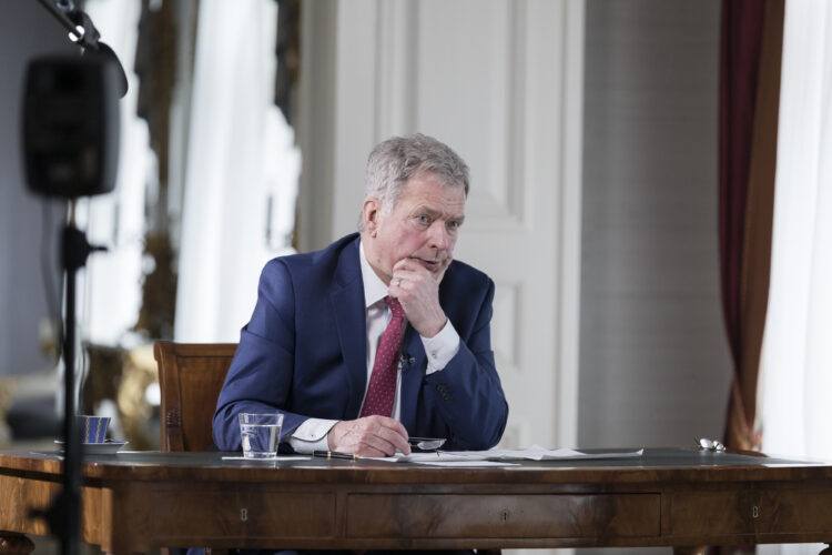 Republikens president Sauli Niinistö fortsatte Gullrandarundan den 26 april 2021 med diskussioner med studerande vid LUT-universitetet. Foto: Jon Norppa/Republikens presidents kansli