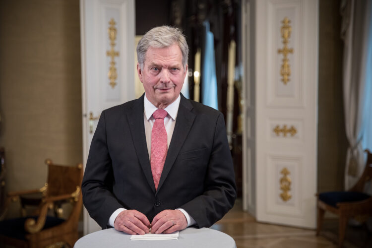 Tasavallan presidentti Sauli Niinistö jakoi Millennium-teknologiapalkinnon virtuaalisessa palkitsemistilaisuudessa tiistaina 18.5.2021. Kuva: Matti Porre/Tasavallan presidentin kanslia