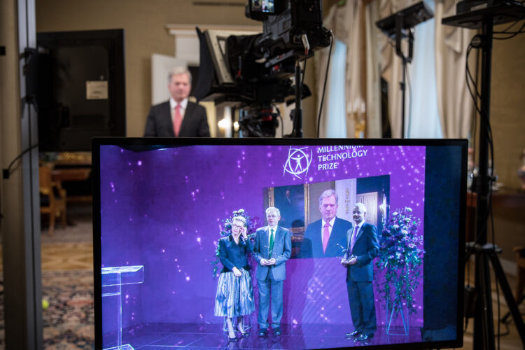 Republikens president Sauli Niinistö delade ut Millenniumpriset för teknologi vid en virtuell prisutdelning tisdagen den 18 maj 2021. Foto: Matti Porre/Republikens presidents kansli