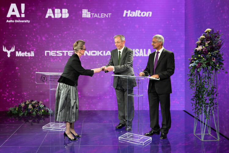 Professors Shankar Balasubramanian and David Klenerman of the University of Cambridge, receiving the Millennium Technology Prize. Photo: Markku Lempinen/TAF