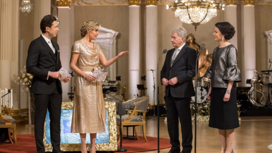 Reporters Ella Kanninen and Jussi-Pekka Rantanen interviewed the presidential couple in a live broadcast. Photo: Matti Porre/Office of the President of the Republic of Finland