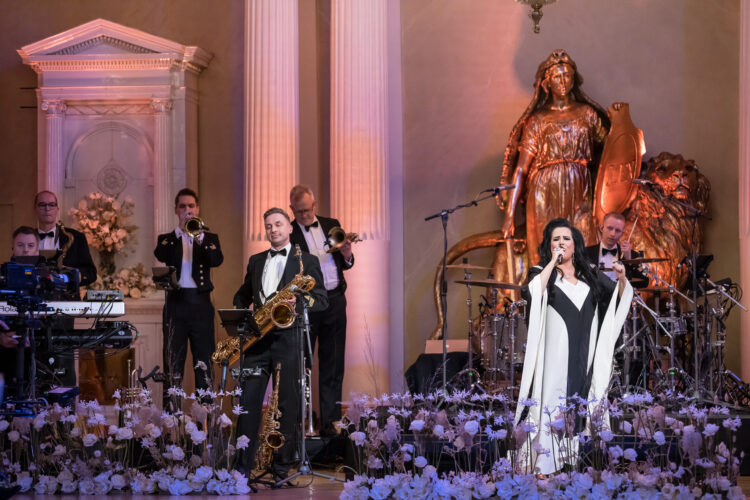 Kaija Koo performed in the Hall of State, accompanied by the Kaartin Combo band. Photo: Matti Porre/Office of the President of the Republic of Finland