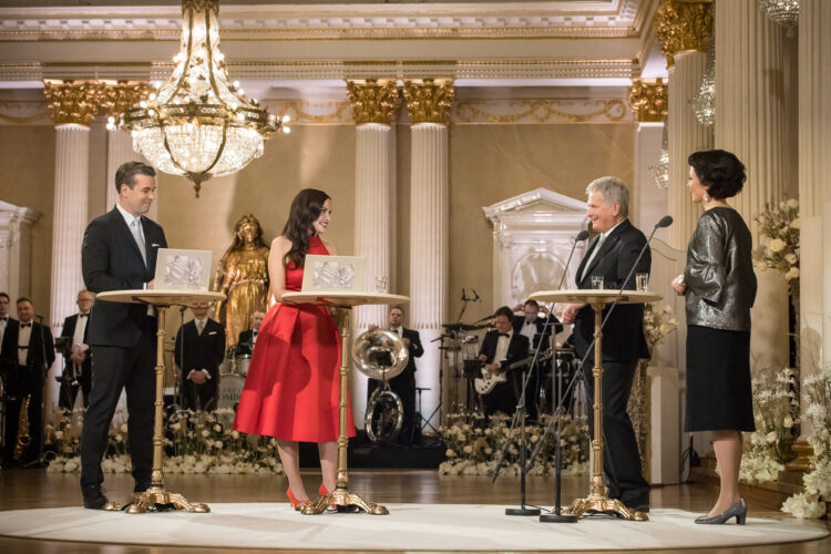 Chat presenters Kreeta-Maria Kivioja and Daniel Olin interviewed the presidential couple during the Yle broadcast. Photo: Matti Porre/Office of the President of the Republic of Finland