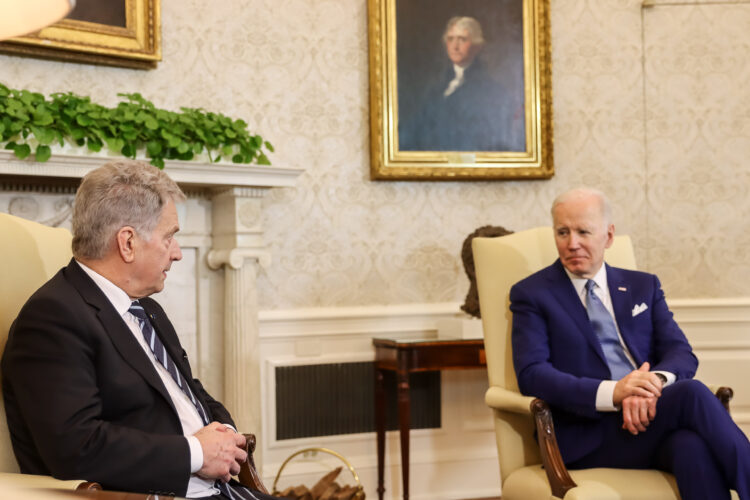 Tasavallan presidentti Sauli Niinistö tapasi Yhdysvaltain presidentti Joseph R. Bidenin Washingtonissa perjantaina 4. maaliskuuta 2022. Kuva: Elina Karjalainen/Suomen Washingtonin-suurlähetystö 